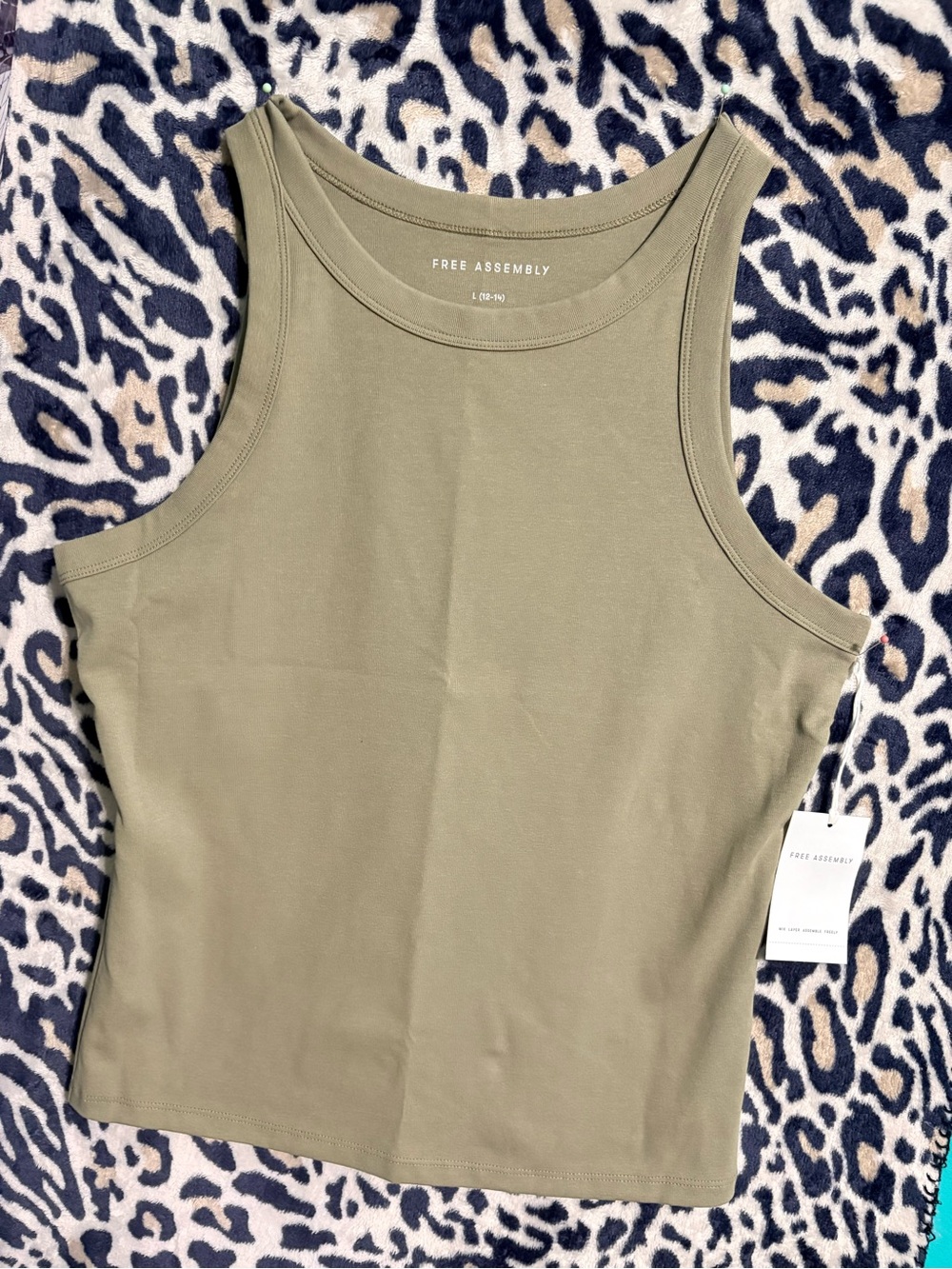 Free Assembly | Woman’s Cutaway Tank Top | Reseda Green | NWT | KM-0022 | L